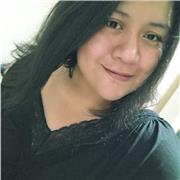 Tutor de español que enseña a personas de todas las edades